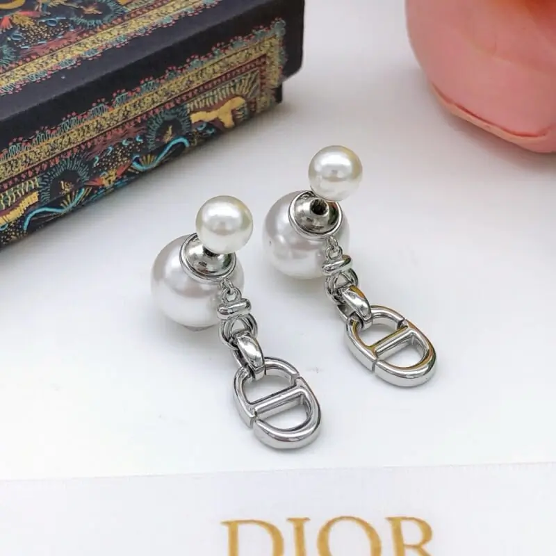 christian dior boucles doreilles pour femme s_12530003